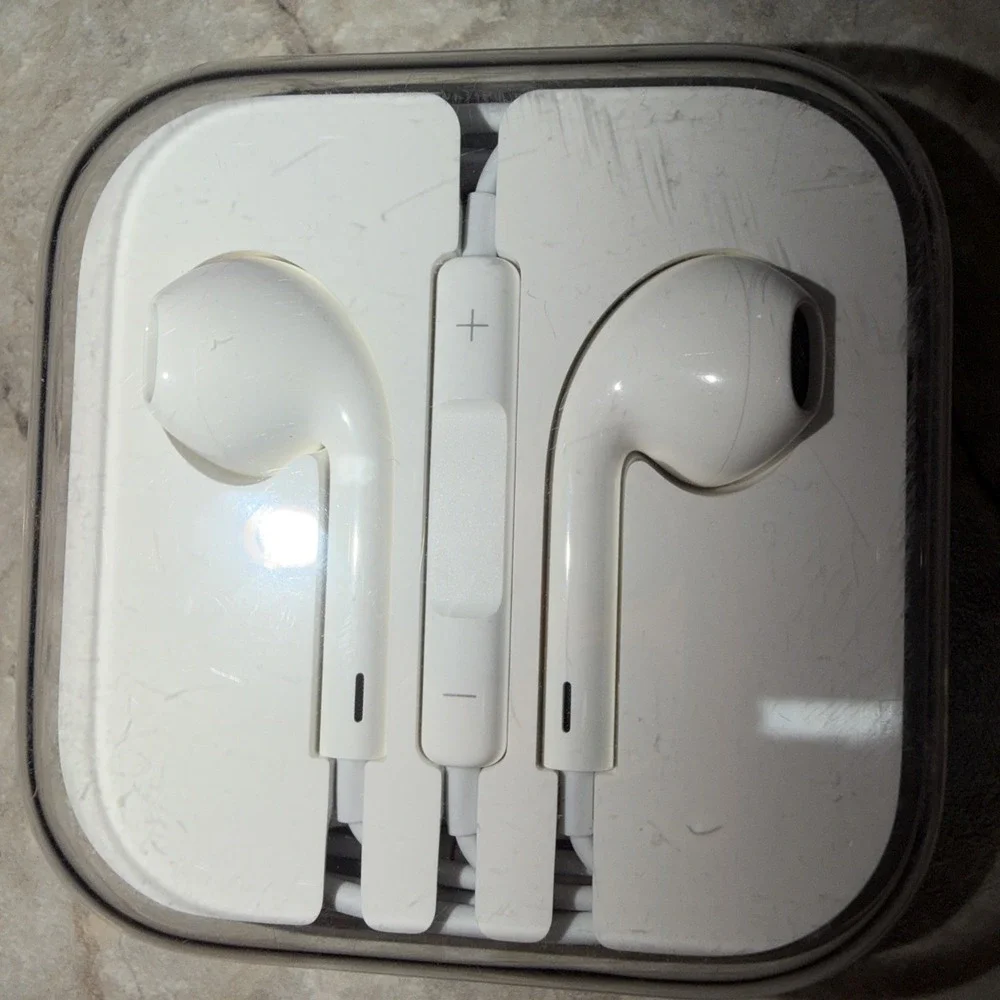 Apple Wired Ear Buds w/Case iPhone iPad iPod 3.5mm Aux Jack Headphones